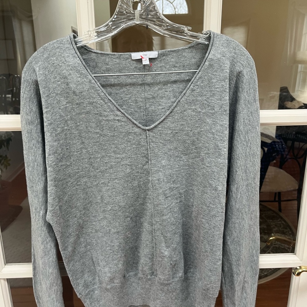 GAP Women's Heather Gray V-Neck Sweater